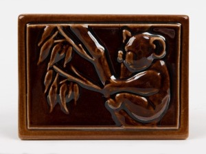 FOWLER Rockingham glazed jewellery box with koala top, ​​​​​​​6cm high, 13cm wide, 9.5cm deep