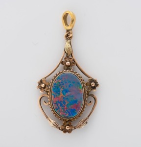 A vintage 9ct yellow gold and opal doublet pendant, ​​​​​​​3cm high, 