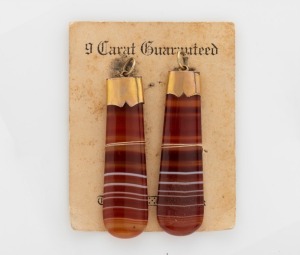 ARONSON & Co. of Melbourne, pair of 9ct gold mounded pendants set with banded agate, 19th/20th century, mounted on original ARONSON lithograph card. 5.5cm high