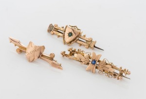 WILLIS & SONS 9ct gold Tasmanian map bar brooch, together with a ROBERTSON 9ct gold bar brooch set with a green stone, and a 9ct gold and sapphire bar brooch, 19th/20th century, (3 items), the largest 5.5cm wide, 7.5 grams total