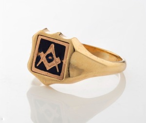 MASONIC swivel top signet ring, 9ct gold and enamel, 19th century, 5.8 grams