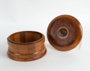 A circular New Zealand specimen timber box, 20th century, ​​​​​​​10cm high, 18cm diameter - 3