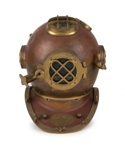 MK. V vintage copper and brass American diving helmet, 20th century, 42cm high