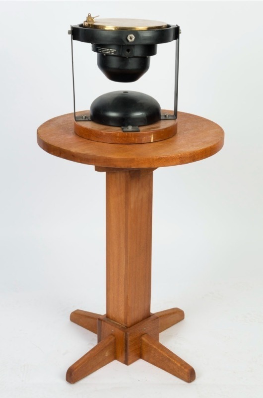 Ship's dry compass, mounted in black metal stand with timber base. Made in Japan by YOKOGAWA DENSHIKIKI Co. Ltd., 20th century, 33cm high, 33cm wide