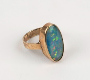 A vintage 9ct yellow gold and opal doublet ring, stamped "9ct", ​​​​​​​4 grams