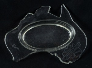 VICTORIA 1934 CENTENARY EXHIBITION commemorative glass dish in the shape of Australia, ​​​​​​​16.5cm wide