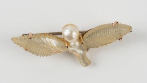 An antique pearl and mother of pearl leaf and berry brooch, set in 9ct yellow gold, 19th century, 3.5cm wide