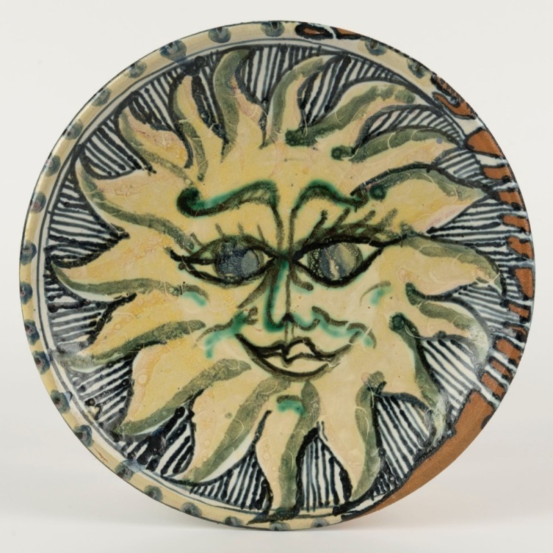 DEBORAH HALPERN pottery plate with hand-paint sunny face decoration, signed "Deborah D. Halpern", ​​​​​​​27cm diameter