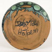 DEBORAH HALPERN pottery plate with hand-paint sunny face decoration, signed "Deborah D. Halpern", ​​​​​​​27cm diameter - 2