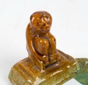 BENDIGO POTTERY ashtray adorned with a seated monkey, 19th/20th century, 9cm high, 11.5cm wide - 4