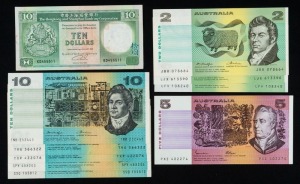 Banknotes - Australia: Decimal Banknotes: Decimal group comprising of $2 (R86b EF & R89 x 2 Unc); $5 (R209b Unc); $10 (R303 x 2 EF, R306b EF & R307b x 2 VF-EF) plus a 1991 Hong Kong and Shanghai Bank $10 EF. (10 banknotes).5 x $101 x $53 x $21 x HK$10