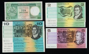 Banknotes - Australia: Decimal Banknotes: Decimal group comprising of $2 (R86b EF & R89 x 2 Unc); $5 (R209b Unc); $10 (R303 x 2 EF, R306b EF & R307b x 2 VF-EF) plus a 1991 Hong Kong and Shanghai Bank $10  EF. (10 banknotes).5 x $101 x $53 x $21 x HK$10