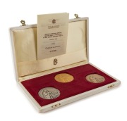 VATICAN: 1986 set of three medals issued to mark the Eighth Year of Pope John Paul II's pontificate and to commemorate the 20th Anniversary of the closing of the Second Vatican Council. The set is numbered 077/900 to the rims of the 22ct gold (55gm), ster - 2