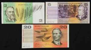 Banknotes - Australia: Decimal Banknotes: $2 (R.89), $5 (R.204) colour stripping, and $20 (R.405) small split. (3). Mixed condition.