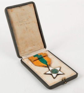 ITALY: 1924 silver star of merit ("AL MERITO DEL LAVORO") with ribbon and bar in original case of issue by S. Johnson.