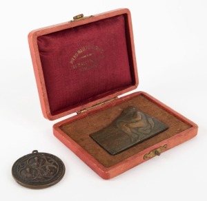 Italian bronze medallion for 1911 (4th to 11th April) International Congress of Music in Rome, weight 38.5gr, with presentation case; also and Italian Holy Mary (with Jesus) pendant medal in bronze, weight 18gr. (2 items)