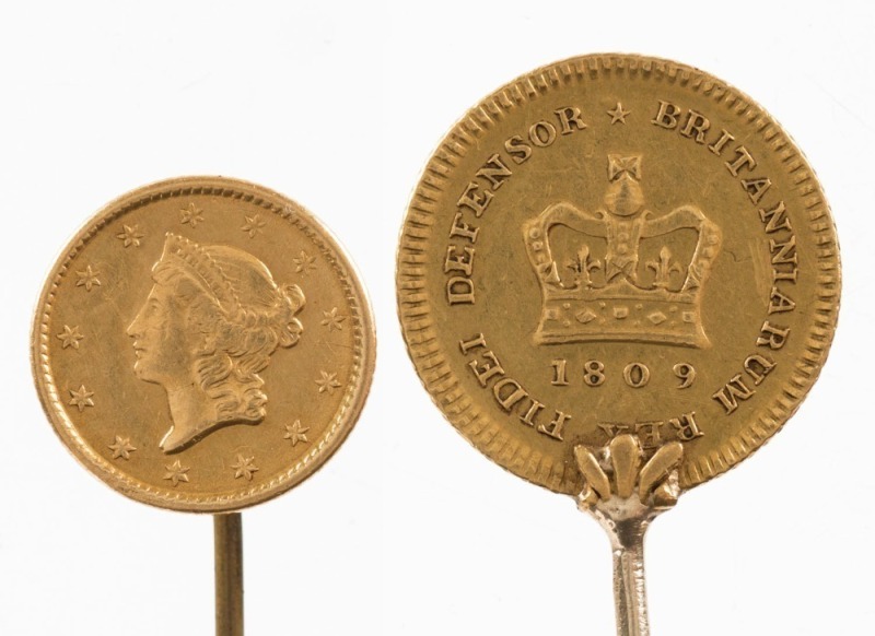 Coins - World: Great Britain: GOLD COINS MOUNTED ON LAPEL PINS: comprising USA Liberty dollar (date obscured, weight 1.67gr) and GREAT BRITAIN 1809 1/3rd Guinea (weight 2.8gr), total coin weight 4.47gr of 917/1000 fine gold. (2 items)