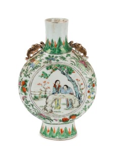 An antique Chinese famille vert porcelain moon flask vase, Qing Dynasty, 19th century, ​​​​​​​25.5cm high