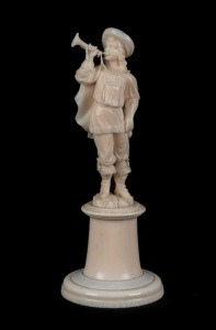DIEPPE antique carved ivory statue of the trumpeter, 19th century, 13cm high