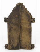 An antique triptych icon depicting the nativity of the Virgin and Child crowned by angels, cast bronze, 19th century, in a French Gothic style,12.5cm high, 15.5cm wide - 2