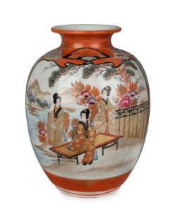 KUTANI antique Japanese porcelain vase, Meiji period, 19th/20th century, three character mark to base, 19cm high