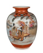 KUTANI antique Japanese porcelain vase, Meiji period, 19th/20th century, three character mark to base, 19cm high