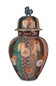 A fine antique Japanese Imari lidded jar with foo dog finial, circa 1800, iron red Fukagawa mark to base, 39cm high