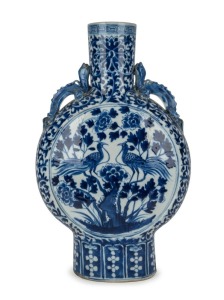 An antique Chinese blue and white porcelain moon flask vase adorned with phoenix, and dragon handles, Qing Dynasty, 18th/19th century, 35.5cm high