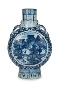 An antique Chinese blue and white porcelain moon flask vase adorned with mountain landscape scenes, and dragon handles, Qing Dynasty, 18th/19th century, 26.5cm high