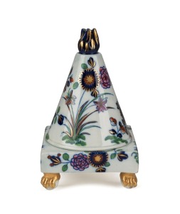 SPODE antique English porcelain pastille burner and conical cover with floral decoration and lion paw feet, circa 1820, blue factory mark "SPODE", ​​​​​​​12cm high
