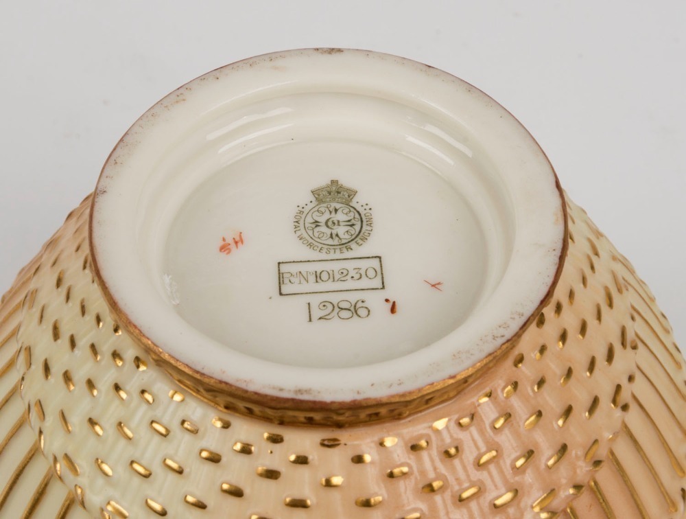 ROYAL WORCESTER antique English porcelain potpourri vase, 19th/20th