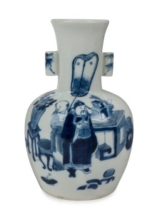 An antique Chinese blue and white porcelain vase, Qing Dynasty, 18th/19th century, 15.5cm high