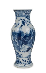 An antique Chinese blue and white porcelain vase, Qing Dynasty, 19th century, underglaze four character mark to base, 21cm high