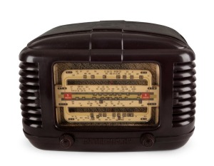 ASTOR "MICKEY" vintage burgundy bakelite mantle radio with original card back, 19cm high, 28cm wide