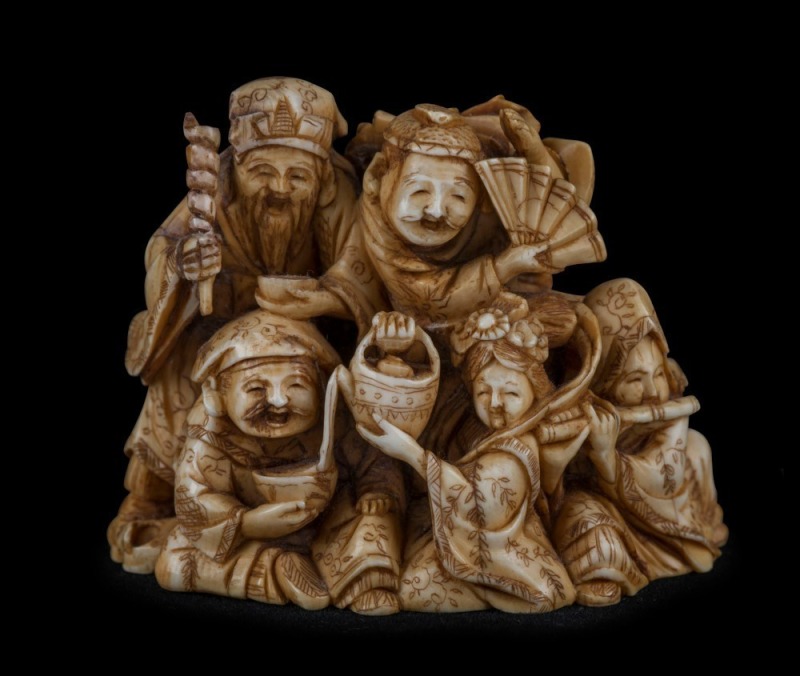 An impressive Japanese carved ivory netsuke figural group, Meiji period, two character seal mark to base, ​​​​​​​5cm high, 6.2cm wide