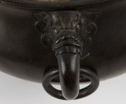 An antique Chinese bronze censer, Qing Dynasty, 18th/19th century, 16.5cm high, 36cm wide - 4