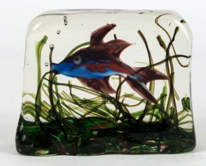 CENEDESE Murano glass aquarium fish block with single fish,  10cm high, 13cm wide