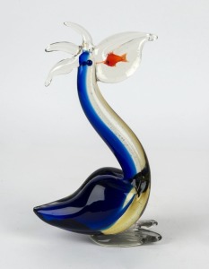 An art glass pelican statue with fish in beak, ​​​​​​​27cm high,