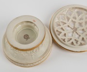 GRAINGER & Co. WORCESTER English porcelain potpourri, 19th century, factory mark to base, 8.5cm high, 14cm wide - 2