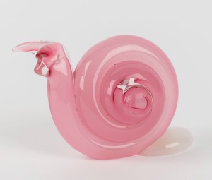 A Murano Italian art glass snail statue, 20th century, with label "Murano, Made in Italy", 10cm high, 15cm wide