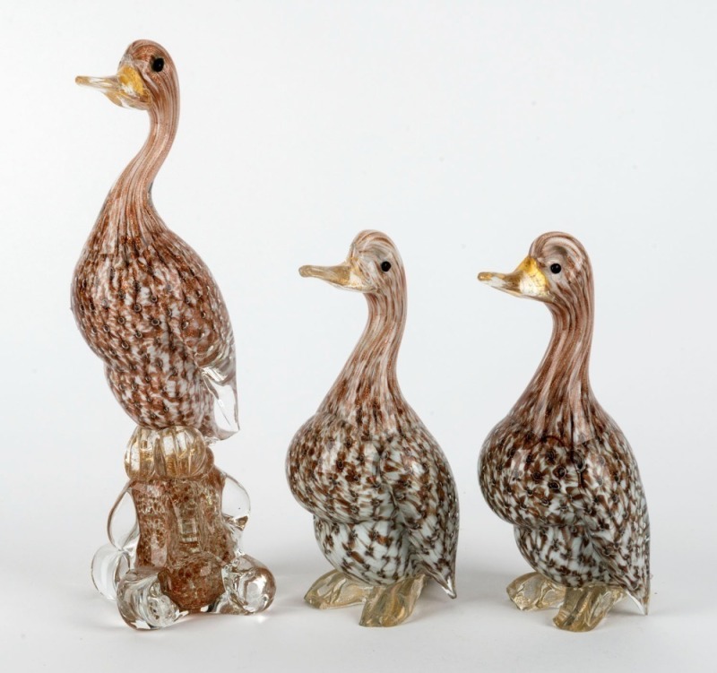 ALFREDO BARBINI three Murano glass duck statues, the tallest 25cm high