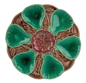 An antique English majolica oyster platter, 19th century, 24cm wide