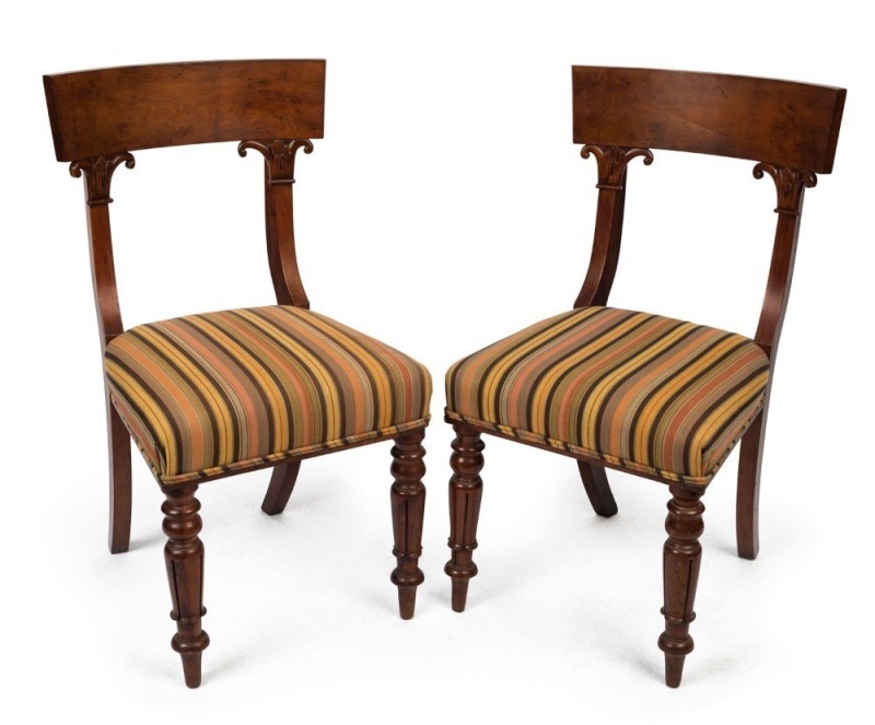 A pair of William IV antique English burr yew dining chairs with spade backs, circa 1840, 88cm high