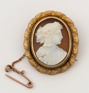 An antique cameo portrait brooch in oval gold mount, 19th century, missing clasp catch, ​​​​​​​4cm high