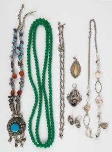 Assorted Chinese jewellery including green glass bead necklace, silver earrings, pendant, etc (6 items),