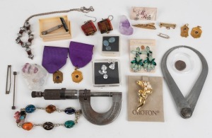 Assorted costume jewellery, opal doublets, synthetic diamonds, ancient bronze coin (King Solomon), hard stone carved frog, Moore & Wright of Sheffield micrometer and callipers, etc,