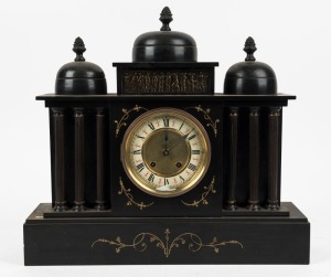 An antique American mantle clock in slate case with 8 day time and strike movement and Roman numerals, 19th century, ​​​​​​​39cm high