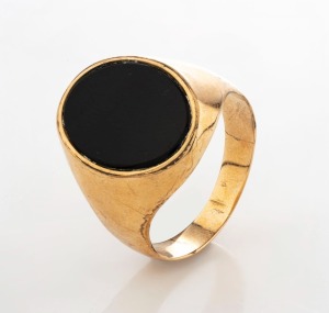 A 14ct yellow gold and black onyx signet ring, 19th/20th century, stamped "14k, 585, C.H.", ​​​​​​​6.2 grams total