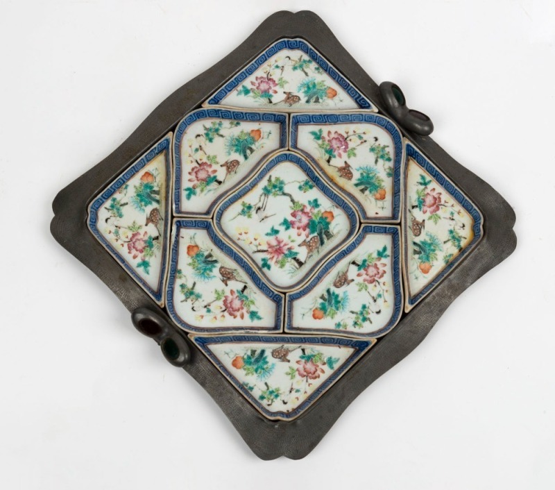 An antique Chinese pewter serving tray with Chinese porcelain inserts, 19th/20th century, ​​​​​​​33cm wide