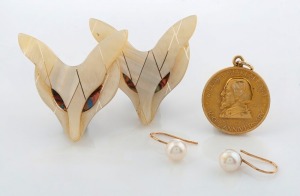 A pair of vintage plastic fox head earrings, a pair of gold and pearl earrings, and a 9ct medallion fob "WILLIAM SHAKESPEARE, 400th ANNIVERSARY" 6.7 grams